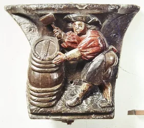 Misericord aus einem Chorgestühl, das einen Mann zeigt, der ein Fass hämmert, aus der Kirche Saint-Etienne des Tonneliers, Rouen